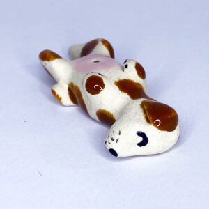 Porte-encens petit chien - tâches marrons